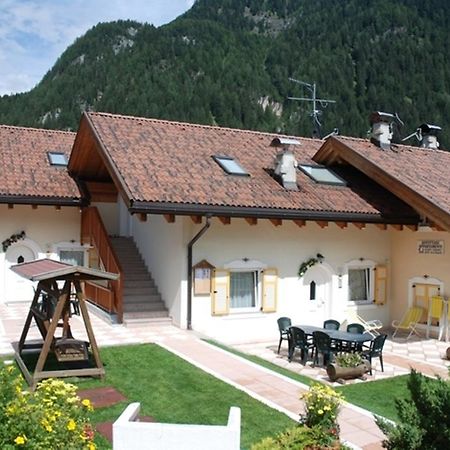 Residence Le Rose Pozza di Fassa Exteriör bild